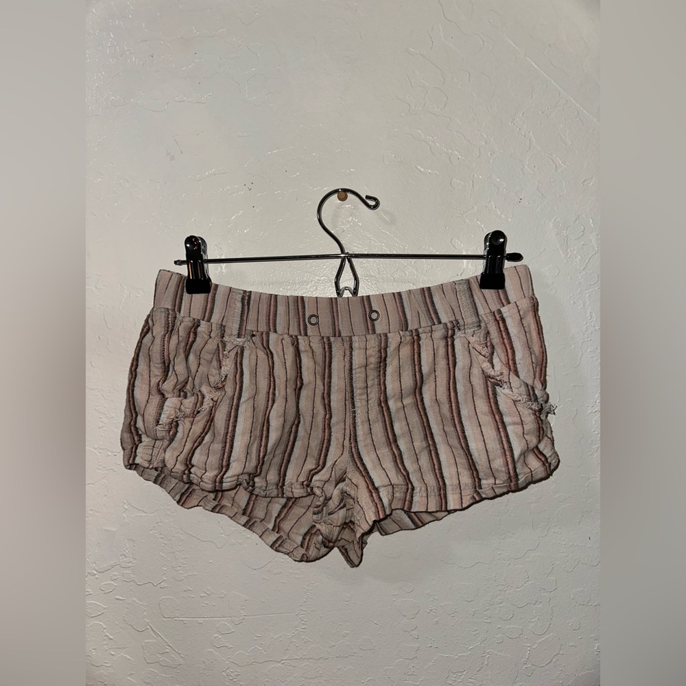 Striped Casual Linen-Blend Shorts in Beige and Dusty Rose